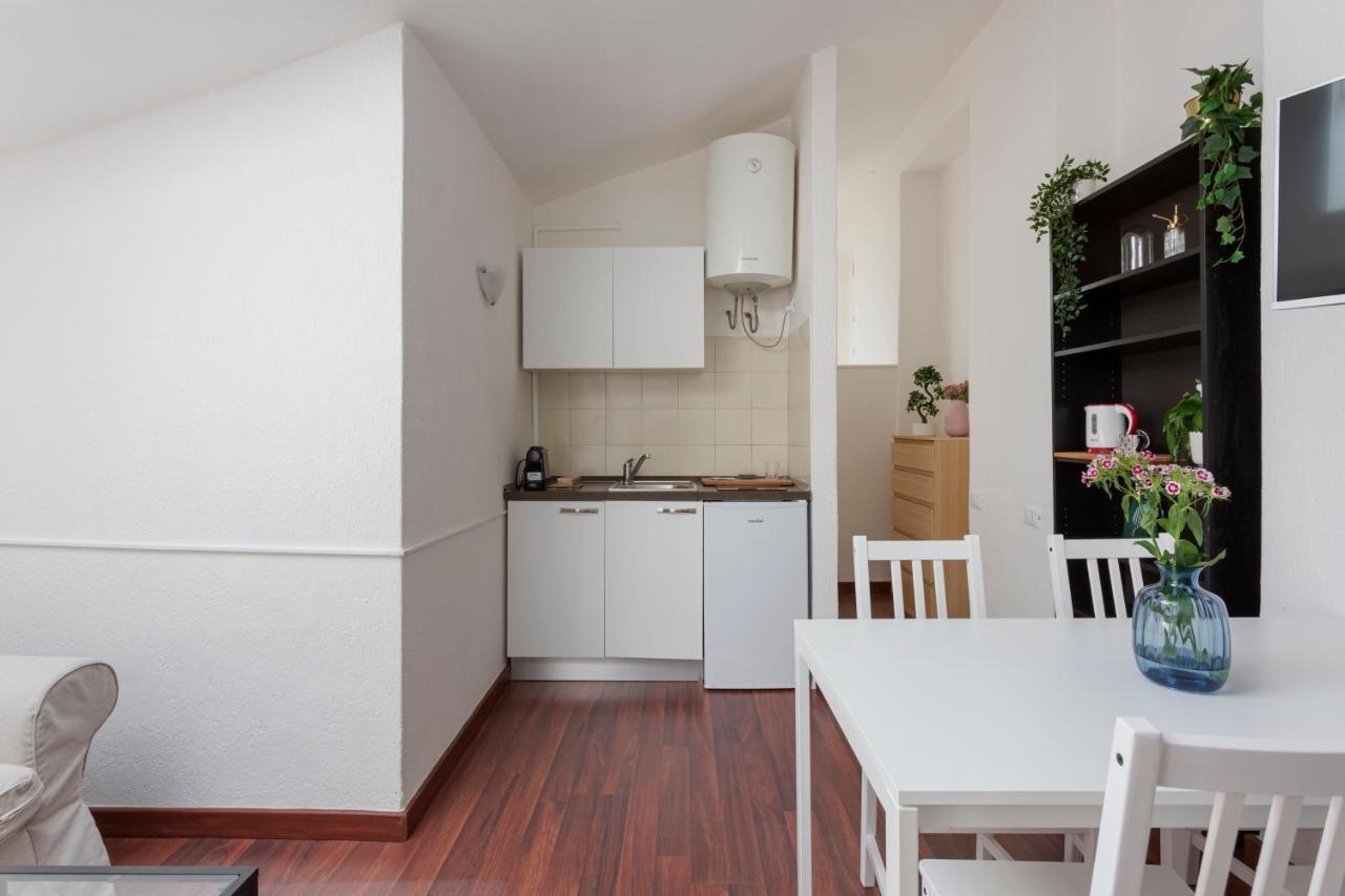 1 Bedroom Apt - Duomo 4 Apartment